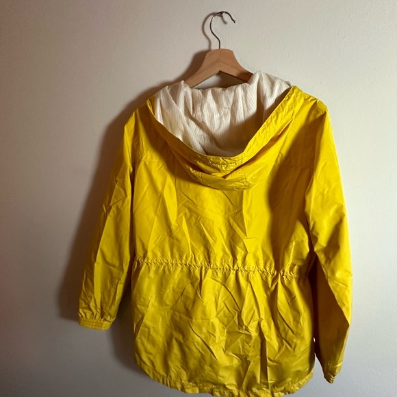 Light weight yellow raincoat - Picture 3 of 4